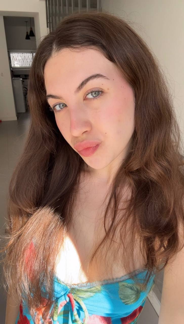 Nude girl Amber in Dili