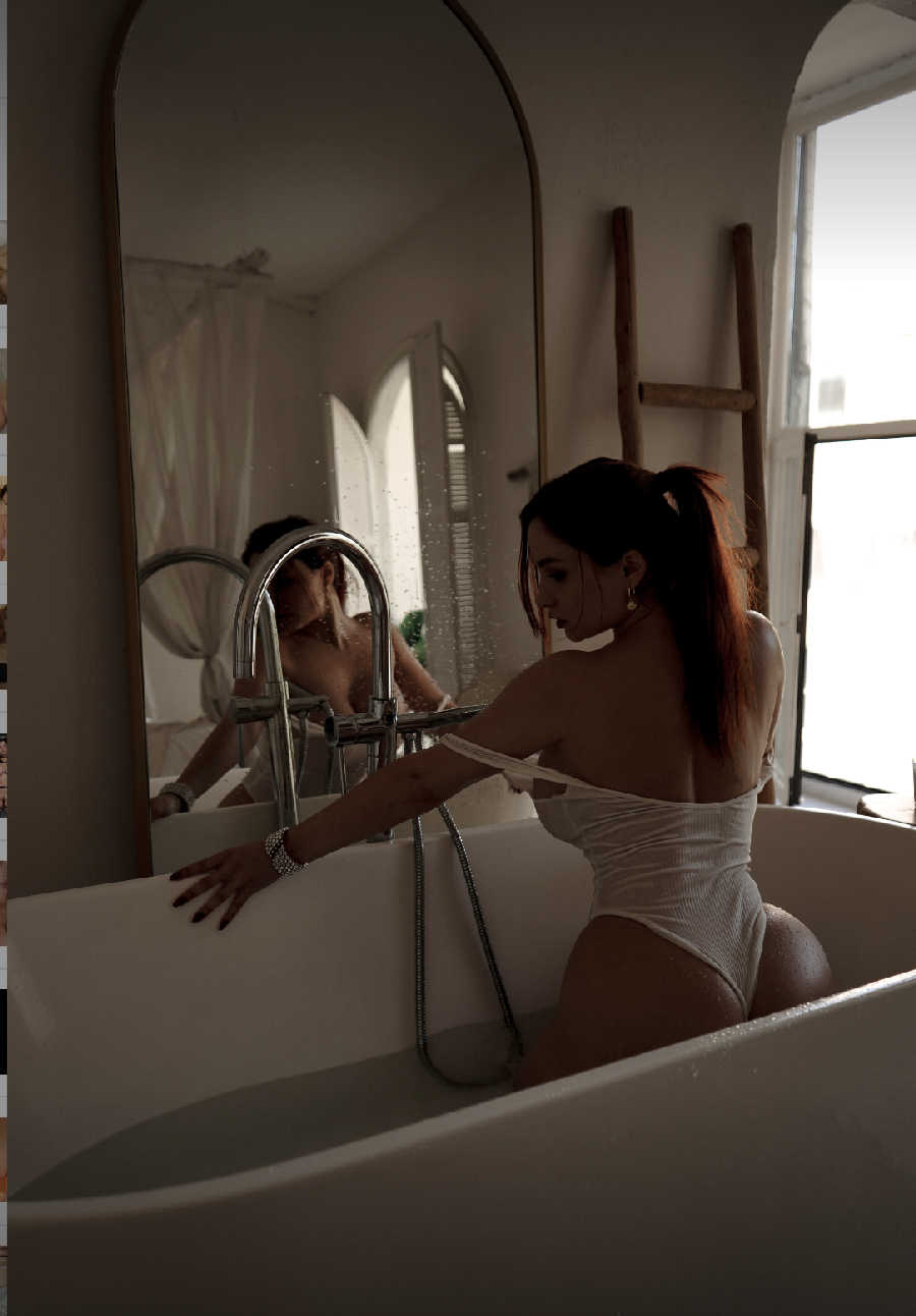 A playful frame from Miranda Faith nude — online in Dili