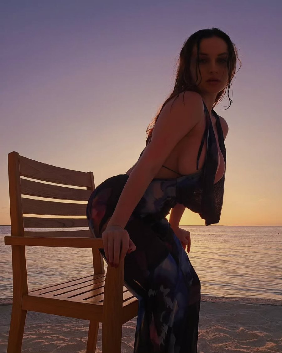 Sexy girl Miranda Faith nude in Dili